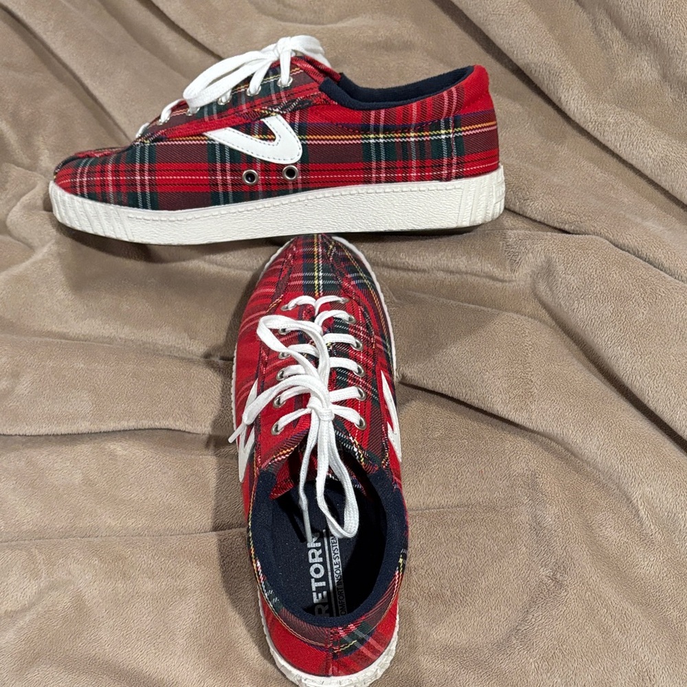 Classic Red Plaid Women's Low-Top Sneakers